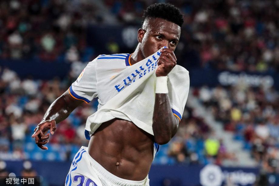 中国男篮关键时刻连丢3篮板，连续追分最后功亏一篑