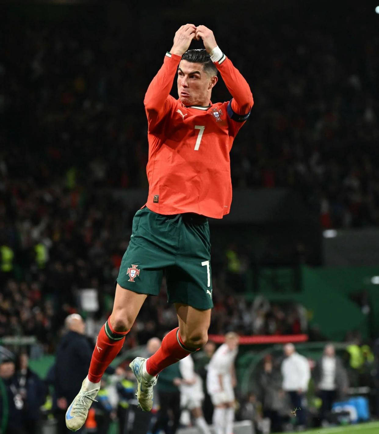 弗里克：佩德里只是有点累；德容生病了所以我们让他回家休息