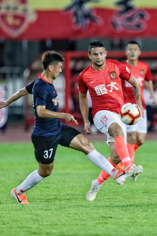 输宿敌30分输黑马16分！四冠王形势岌岌可危，杨鸣离下课还远吗？