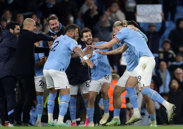 3-2！意大利女排豪取11连胜 埃格努+安娃轮番轰炸 瓦尔加斯26分难救主